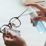 καθημερινός καθαρισμός των γυαλιών